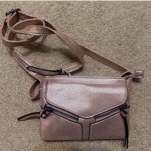 Elegant Gold Crossbody Bag